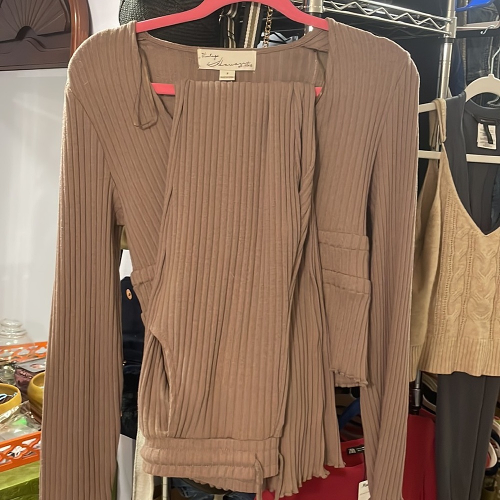 🤎 VINTAGE HAVANA size S CHESTNUT SURPLICE RIBBED LONG SLEEVE TOP & PANT SET 🤎